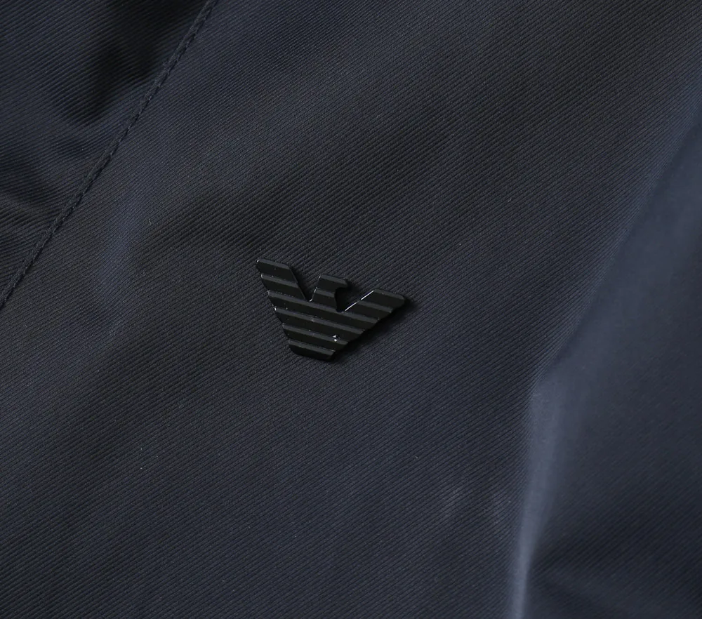 Armani official website Same Style, complete with three labels, on sale in advance. 2026 Autumn and Winter New Arrival men's jacket, Original with complete three labels, Premium version. Custom-made fabrics at the counter. Breathable, high comfort, impeccable details, brand element design concept, reflecting high quality. It feels delicate and soft, presents a casual cut, and has a great upper body shape. Sizes: M～3XL,